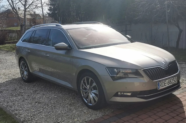 Skoda Superb cena 72000 przebieg: 201000, rok produkcji 2018 z Połaniec małe 37